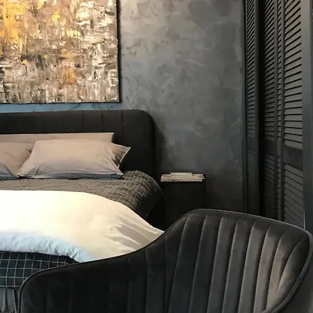 Hotel Enthusiast I Signature Place *