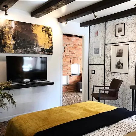 Hotel Enthusiast I Signature Place *
